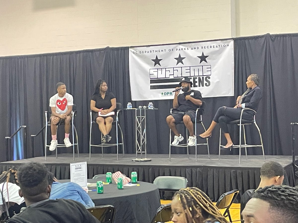 WILL_POWERLTL's tweet photo. A few of #DeanwoodRadioBroadcastingProgram ‘s young journalists Help Host the 💵 🚊 event here’s a few of Eric & Jessica who hosted via the stage for the panelists #dprPrograms #MoreThanRec #DRBP https://t.co/029uK4ba4A