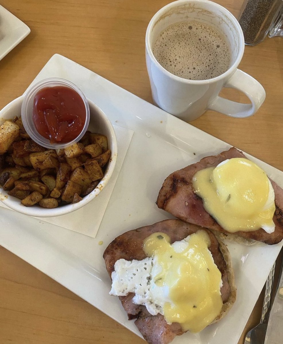 We hope you have an EGGcellent Thursday! 🍳

📷: @foodieinthelou