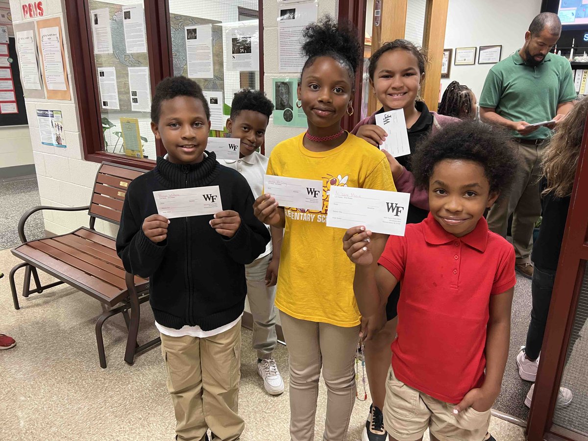 SpeasGlobal's tweet photo. Thank you to @WakeFB for raffling off some #WakeFootball tickets for our #IBSpeasBees! We are so thankful you are a part of our #LearningCommunity #GoDeacs (so many students not pictures! 😍) #grateful https://t.co/VBV2793UB6