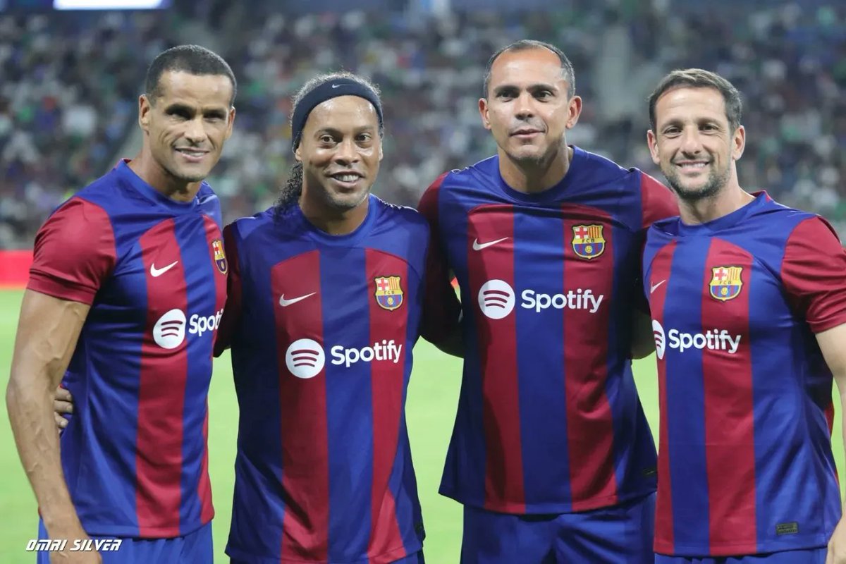 10Ronaldinho's tweet photo. Israel, muito obrigado!!! 🇮🇱🇮🇱
País lindo e que nos recebe tão bem todas as vezes... Felicidade em rever meus companheiros e dar um pouco de alegria pra galera!!
#MésQueUnClub 🔴🔵 https://t.co/atCn92tjmx