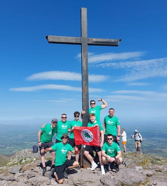 🆄🅿🅳🅰🆃🅴 First peak of the 4 accomplished! Today the guys reached the summit of #Ireland largest mountain, a 12km trek of Carrauntoohill in Co. Kerry! Now to catch the Ferry 🚢 across to the Irish Sea to the next destination. Well done guys! @michaelhegney