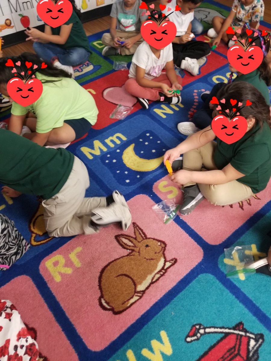 TracyRiley3rd's tweet photo. Back to Kindergarten where my teaching career started.   Loved leading the littles in comparing numbers in English.
#RISDLEADANDINT
#RISDWEAREONE
#RISDBELIEVES 
#CBEELEVATE
@CBEBears https://t.co/9aDw4funpH