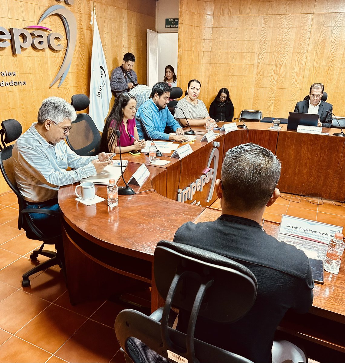 casalez_mayte's tweet photo. Hoy instalamos la Comisión Ejecutiva Temporal para el desarrollo de las Actividades del Programa de Resultados Electorales Preliminares (PREP) del @impepac, me siento muy honrada en poder presidirla, tomándole protesta al lic. Luís Angel Medina como secretario Técnico de la misma https://t.co/CDgY4qvTOr