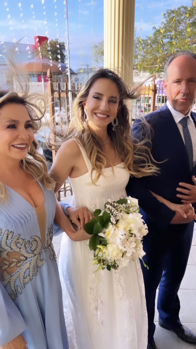 Engaja_Gabi's tweet photo. Que casamento lindo 🥲! Sejam muito felizes , Carol e Thiago 💐❤️ https://t.co/UbHIhI5unN