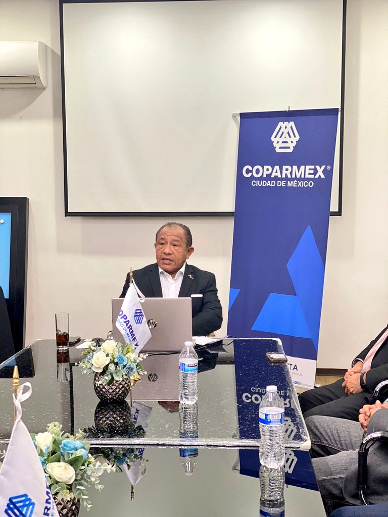 Coparmex_CDMX's tweet photo. Nos llena de gran satisfacción recibir en #CoparmexCDMX a los prospectos y recién afiliados que asistieron a nuestro encuentro #MiExperienciaCoparmexCDMX, con Jorge Cruz. 👏🏻 

📌 ¡Afíliate y aprovecha todas nuestras áreas de oportunidad! 🤝🏻
🔹https://t.co/YhWKUdylbk https://t.co/KdYKhyVmpV