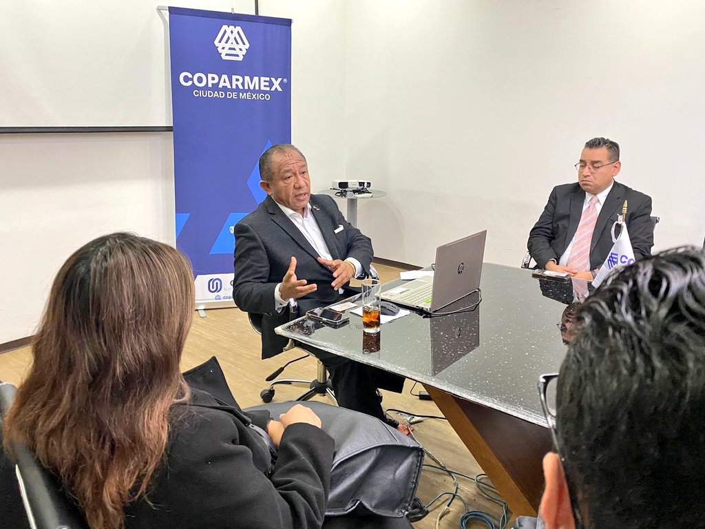 Coparmex_CDMX's tweet photo. Nos llena de gran satisfacción recibir en #CoparmexCDMX a los prospectos y recién afiliados que asistieron a nuestro encuentro #MiExperienciaCoparmexCDMX, con Jorge Cruz. 👏🏻 

📌 ¡Afíliate y aprovecha todas nuestras áreas de oportunidad! 🤝🏻
🔹https://t.co/YhWKUdylbk https://t.co/KdYKhyVmpV
