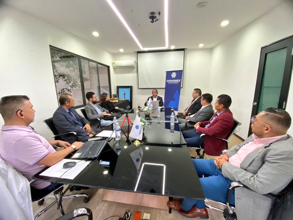 Coparmex_CDMX's tweet photo. Nos llena de gran satisfacción recibir en #CoparmexCDMX a los prospectos y recién afiliados que asistieron a nuestro encuentro #MiExperienciaCoparmexCDMX, con Jorge Cruz. 👏🏻 

📌 ¡Afíliate y aprovecha todas nuestras áreas de oportunidad! 🤝🏻
🔹https://t.co/YhWKUdylbk https://t.co/KdYKhyVmpV