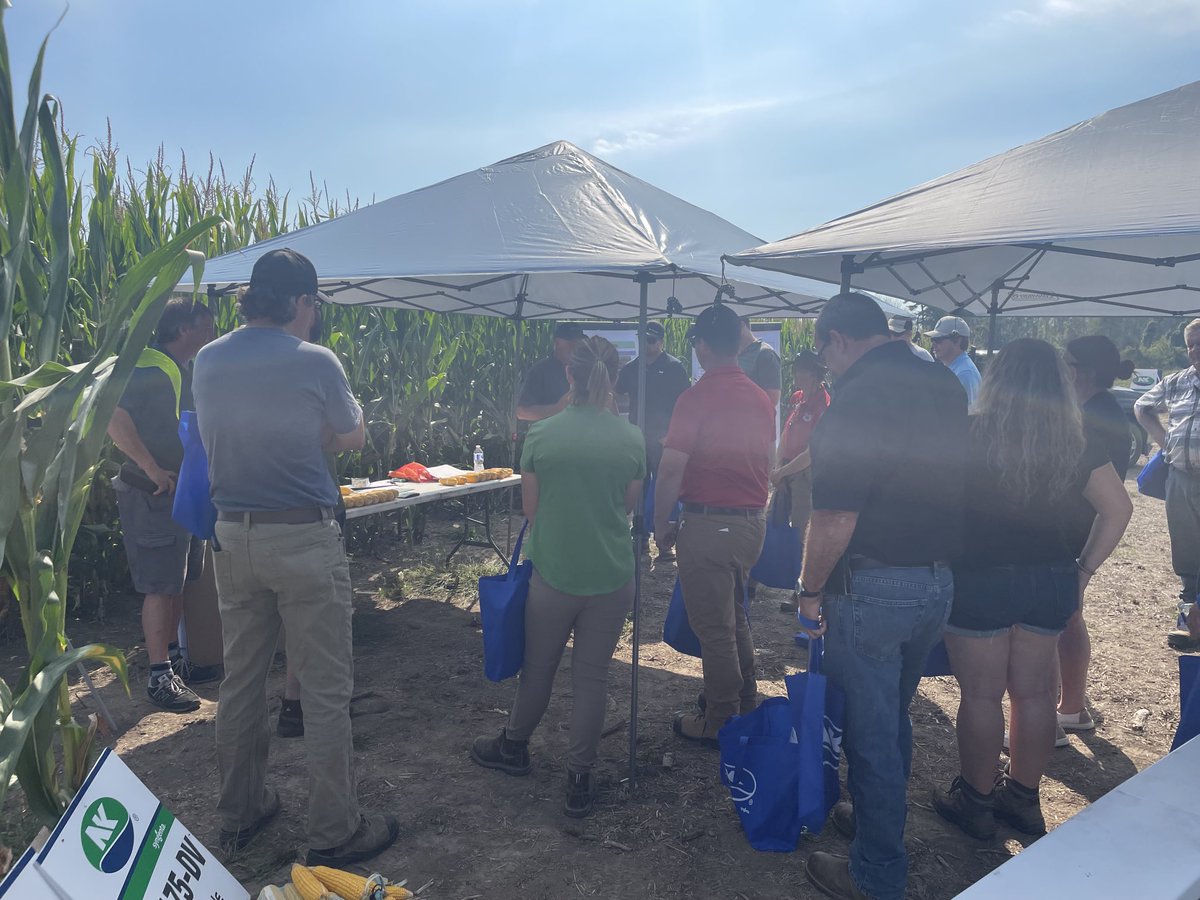 AWrightCrop's tweet photo. Thanks to Deb Campbell @DCHighlander and Jean &amp; Paul Sullivan ⁦@SullivanAgro⁩ for leading awesome interactive sessions on corn and soybeans at our NK Seeds event yesterday! ⁦@NKSeedsCanada⁩ https://t.co/bPuCRiNQbj