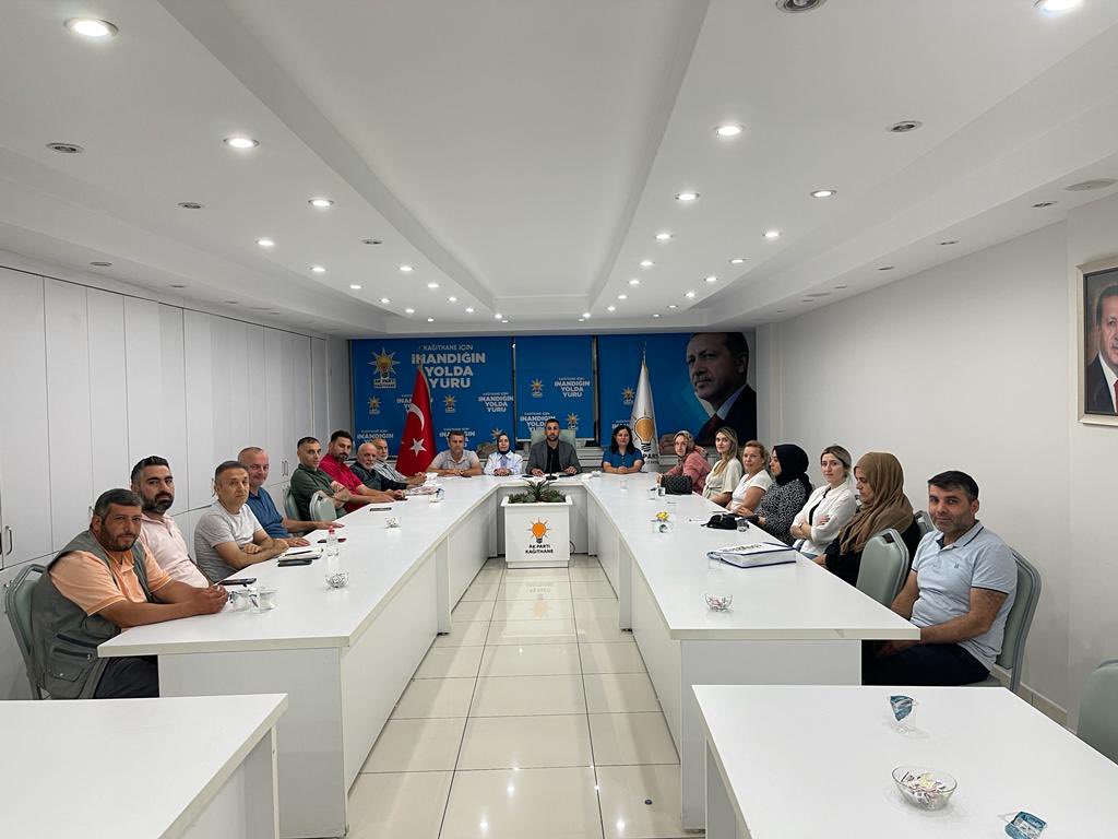 📍Merkez Mahallesi

Haftalık Olağan Yönetim Kurulu Toplantımızı İlçe Yönetimimizin Katılımlarıyla Gerçekleştirerek Gündeme Dair Değerlendirmelerde Bulunduk.

İlk Günki Aşkla Durmak Yok Yola Devam.
<a href="/osmannnurika/">Osman Nuri Kabaktepe</a> <a href="/DrSerkanCntrk/">Dr.Serkan Canturk</a> <a href="/MevlutOztekin/">Mevlüt Öztekin</a>