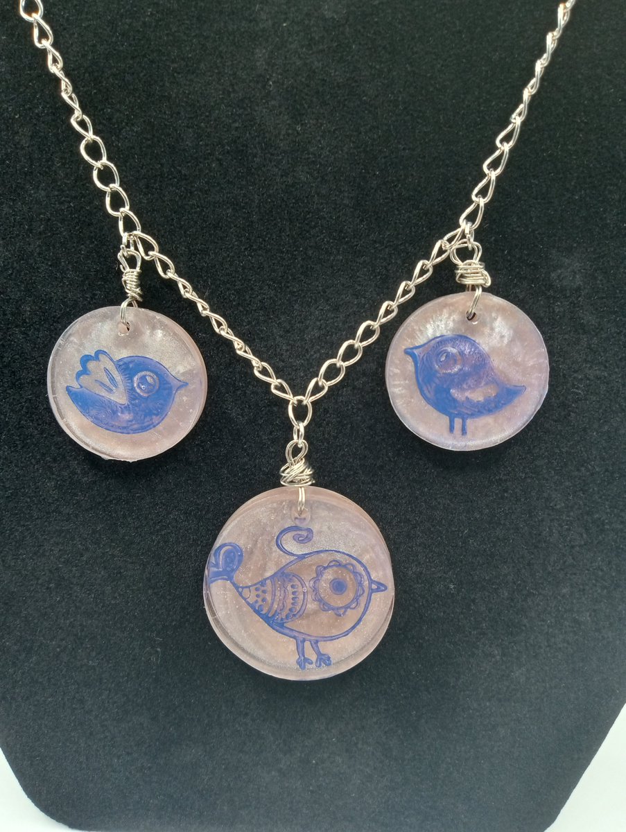 shopUcreations's tweet photo. Family of birds necklace made with resin, mica powder, and chalk ink. So cute! https://t.co/cx7yaBCMhx
#handmade #handmadejewelry #resinjewelry #micapowder #jewelry #chalkinkstamping https://t.co/x1n7nh5tPe