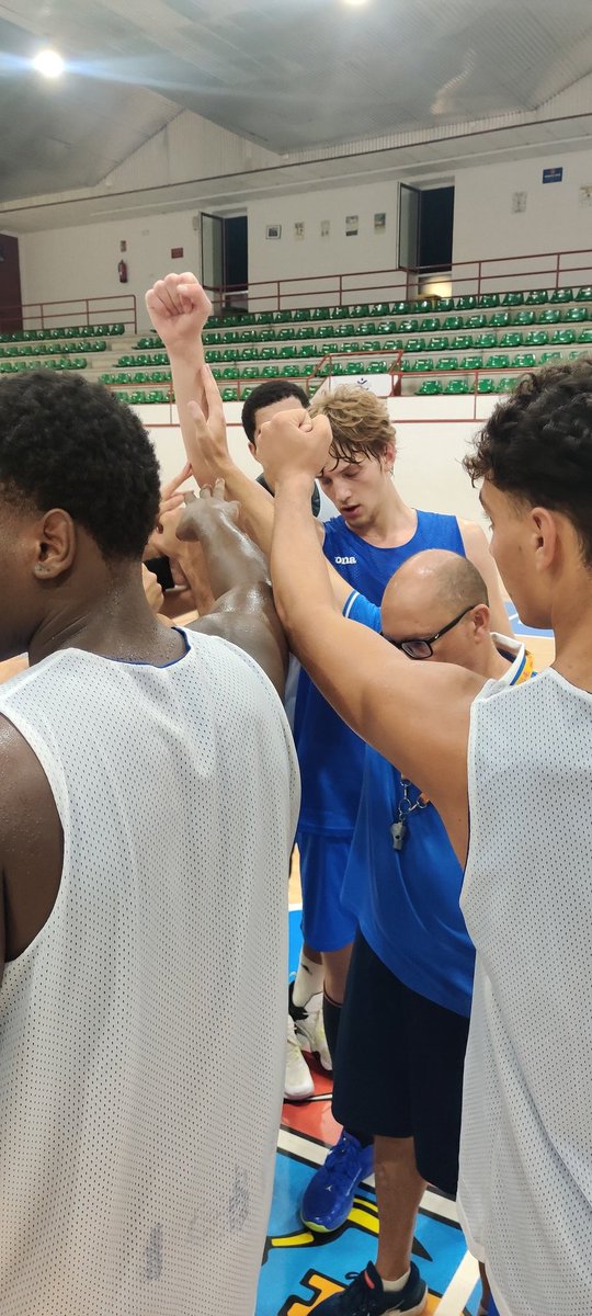 El sábado conoce al primer equipo durante el Torneo Feria 3x3 que se celebrará en la pista del Parque de los Reyes Católicos. 😍

A las 13:30 horas, los encontrarás en el kiosko del Jardín. ¡Te esperamos! 🔥

🔗 Linktr.ee/cbalmansa

#JuntosSomosMásFuertes #LaFuerzaDelEquipo