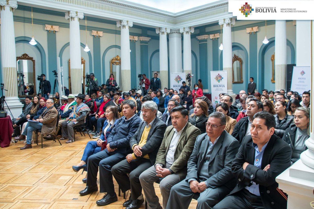MRE_Bolivia's tweet photo. NOTA | Canciller Mayta: #Bolivia es el único país que da formación a distancia a su población en el exterior
https://t.co/rU93epU3E0

#DiplomaciaDeLosPueblos https://t.co/yKySQLruW5