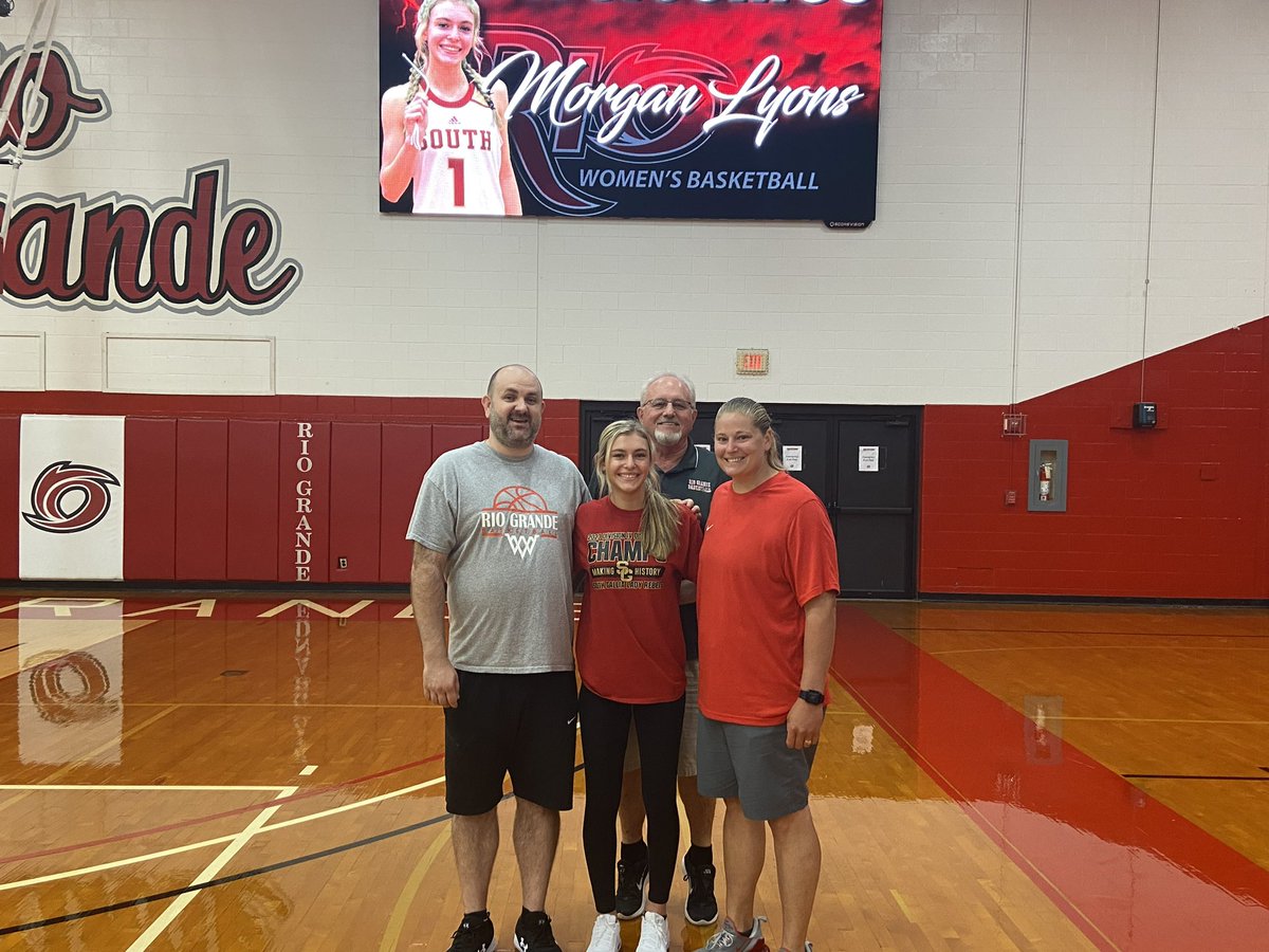 MorganL15441945's tweet photo. I had a great official visit today with @RIOWBB .So thankful for this opportunity🙌🏽❤️ !  @RioCoachBias https://t.co/dhhW5oOqnS