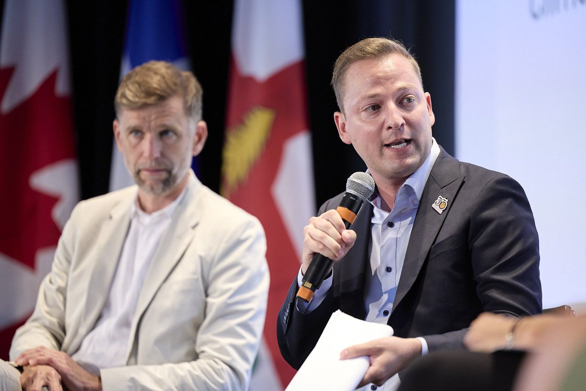 Nous devons faire du transport collectif une priorité nationale. C’est le message que j’ai lancé à l’occasion du Sommet sur la fiscalité municipale. #polmun #polqc #terrebonne #assnat #mobilité @brunomarchand <a href="/CathFournierQc/">Catherine Fournier</a> <a href="/Val_Plante/">Valérie Plante</a> @evbeaudin