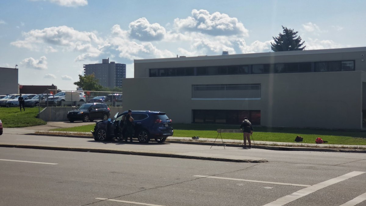 MichaelNikolai5's tweet photo. Another day, Another one of Edmontons finest drivers doesn't stop on Red before making right hand turn and hits a bus..🤣🤣🤣
108 st and 51 Ave a few minutes ago.
#Yeg
#yegtraffic
#collision
#takeets https://t.co/cSpEp6QgQ0