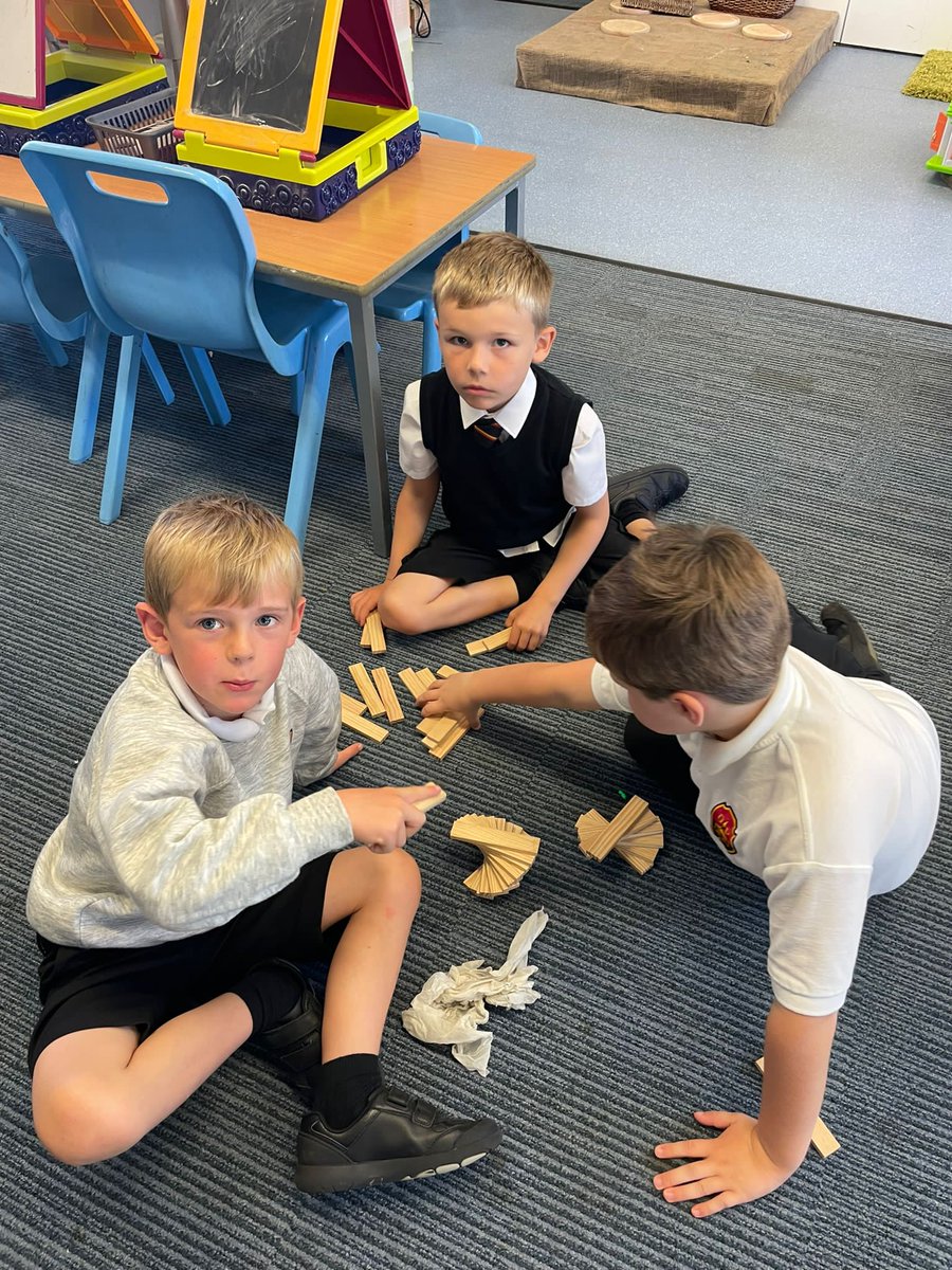 DreghornPrimary's tweet image. Primary 2 have been learning about estimating in numeracy this week. Lots of practice with the Kapla and using natural resources outside. 🍂 🌳 👷‍♀️ 👷‍♂️ #estimating #numbersinaction #learningthroughplay #playpedagogy