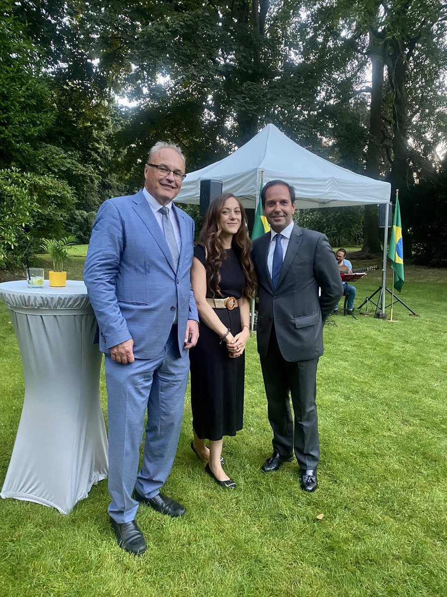 ElenLazarou's tweet photo. Feliz dia da independência 🇧🇷! Lovely to celebrate Brazil’s national day with EP colleagues & Brazilian friends (& as every year my favourite reception of #larentree). https://t.co/MP9h7oqM5Y