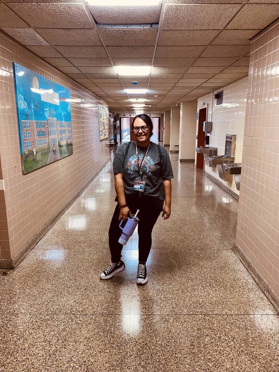 MsDiazMichelle's tweet photo. I had the best memories in these hallways and classrooms! Iโm so happy I got to visit today; High-school was a great time ๐งก๐
Forever a TIGER โจ @MHS_WNY #Class2011
Imagine Ms.Diaz as a high school teacher?! https://t.co/88J9jWwWUC