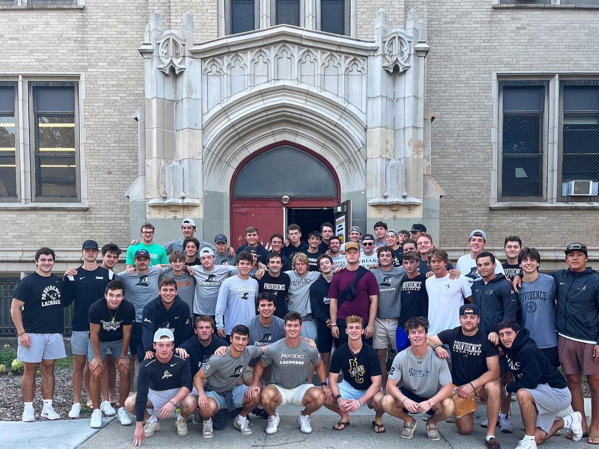 ProvidenceCol's tweet photo. #PCserves: Wednesday, September 6, was the first day of school for many schools in Rhode Island. That morning, 140 Providence College athletes brought lots of energy to cheer on students as they arrived at @PVDschools' Nathaniel Greene Middle School. https://t.co/VZHFCXdJcE