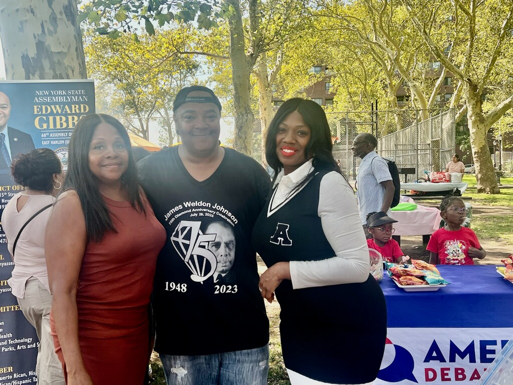American_Debate's tweet photo. On September 3, we proudly served as a community partner at @AMEddieGibbs Back to School event. We gave out cold drinks, candy and chips, and free raffles for gift cards.
#DebateChangeLives #DebateforAll #ADLEVENTS #DebateinthePark #PowerOfDebate https://t.co/jz32VK8UAq