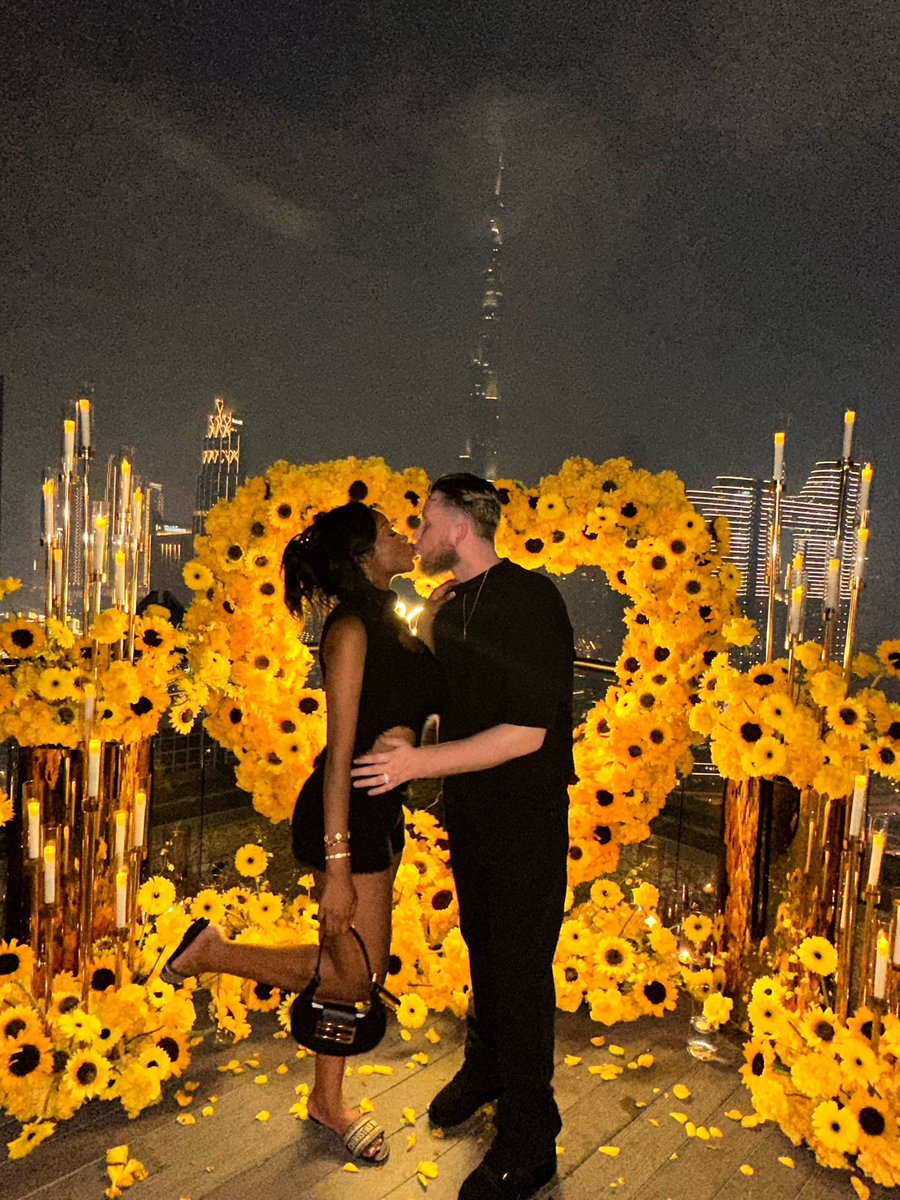 so after breaking my neck trying to get my RR picture we pulled up to the hotel and everyone is cheesing at me (especially the women 😭) and there are employees waiting to take us up to the top floor and that’s where he proposed (:
