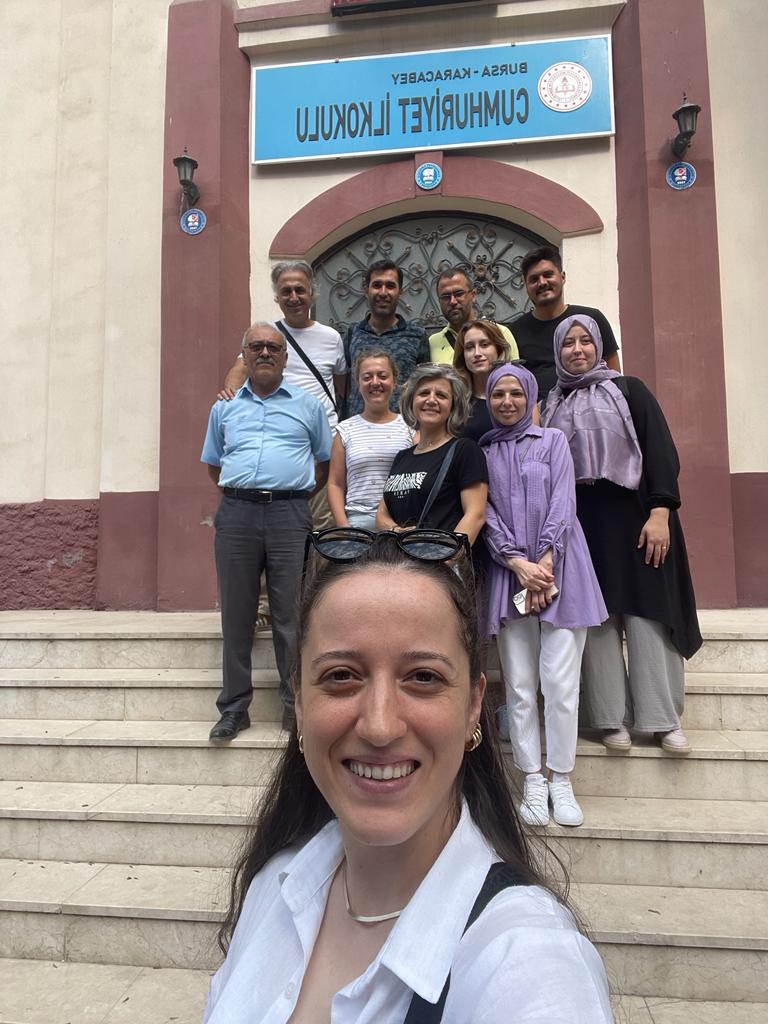 barbinezfa64's tweet photo. Eski okulum Sarıbey Serkan Argın İlkokulu ve Ortaokulu idareci ve öğretmen arkadaşlarım yeni görev yerim olan Cumhuriyet İlkokuluna hayırlı olsun ziyaretime geldiler. Kendilerine çok teşekkür ediyorum. Sizlerle çalışmaktan çok memnunum. İyi ki varsınız . https://t.co/84hTS8S8aA