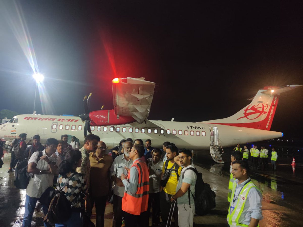 SushShankar's tweet photo. @allianceair Flight 9I-548 (Goa to Blr) scheduled for 7.15pm first got delayed to 8.30pm, then to 9.45pm, then to 10.35pm, and then to 11.50pm. Right now, it’s 12.22am and no one has any clue what’s happening! Do you care at all? Pls respond. Families are worried. https://t.co/TZpNRVVIqf