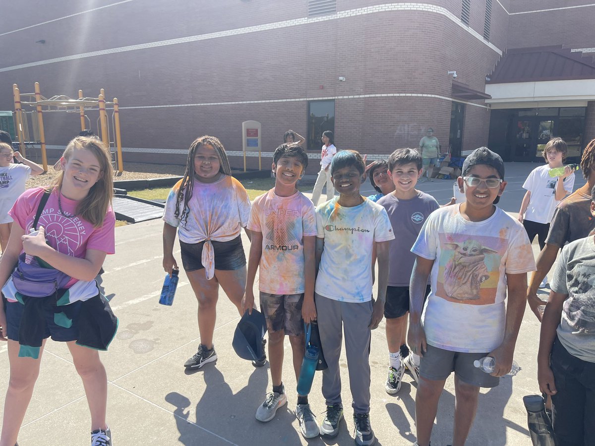 Ms_Rivers_'s tweet photo. Today’s color run was awesome! So glad to have these kiddos on Team Rivers! 🧡🧡🧡 @LindseyElem #6thgradebestgrade https://t.co/Pxeu2WUraf