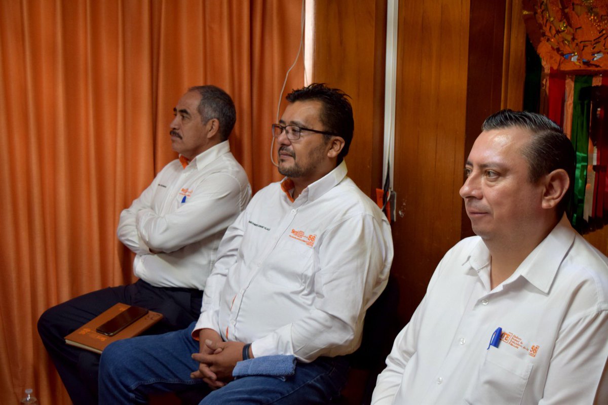 SNTE56Veracruz's tweet photo. La Sección 56 del SNTE realizó una reunión de trabajo virtual para atender asuntos laborales de la Delegación D-II-24 de UPV

Nota completa:
https://t.co/isdR4LlszY

#𝙎𝙤𝙮𝙎𝙉𝙏𝙀56 🟠
#𝗟𝗮𝗨𝗻𝗶𝗱𝗮𝗱𝗡𝘂𝗲𝘀𝘁𝗿𝗮𝗙𝗼𝗿𝘁𝗮𝗹𝗲𝘇𝗮 🙋🙋‍♂️ ✅ https://t.co/FG5VJTuvOS
