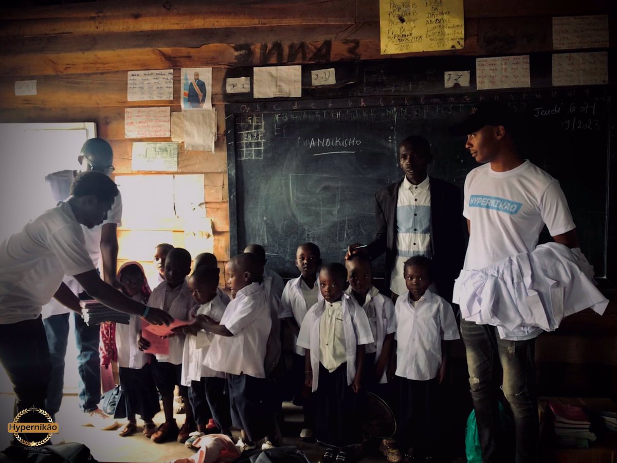 jospin_kanane's tweet photo. L'éducation est un droit donc chaque enfant se doit de jouir sans aucune condition. Une fois de plus, @Hypernikao243 a fait un pas dans la concrétisation de ce droit au #NK. Plus de 100 enfants en situation de vulnérabilité ont reçu des dons en uniformes et fournitures scolaires. https://t.co/QUYSh732YI