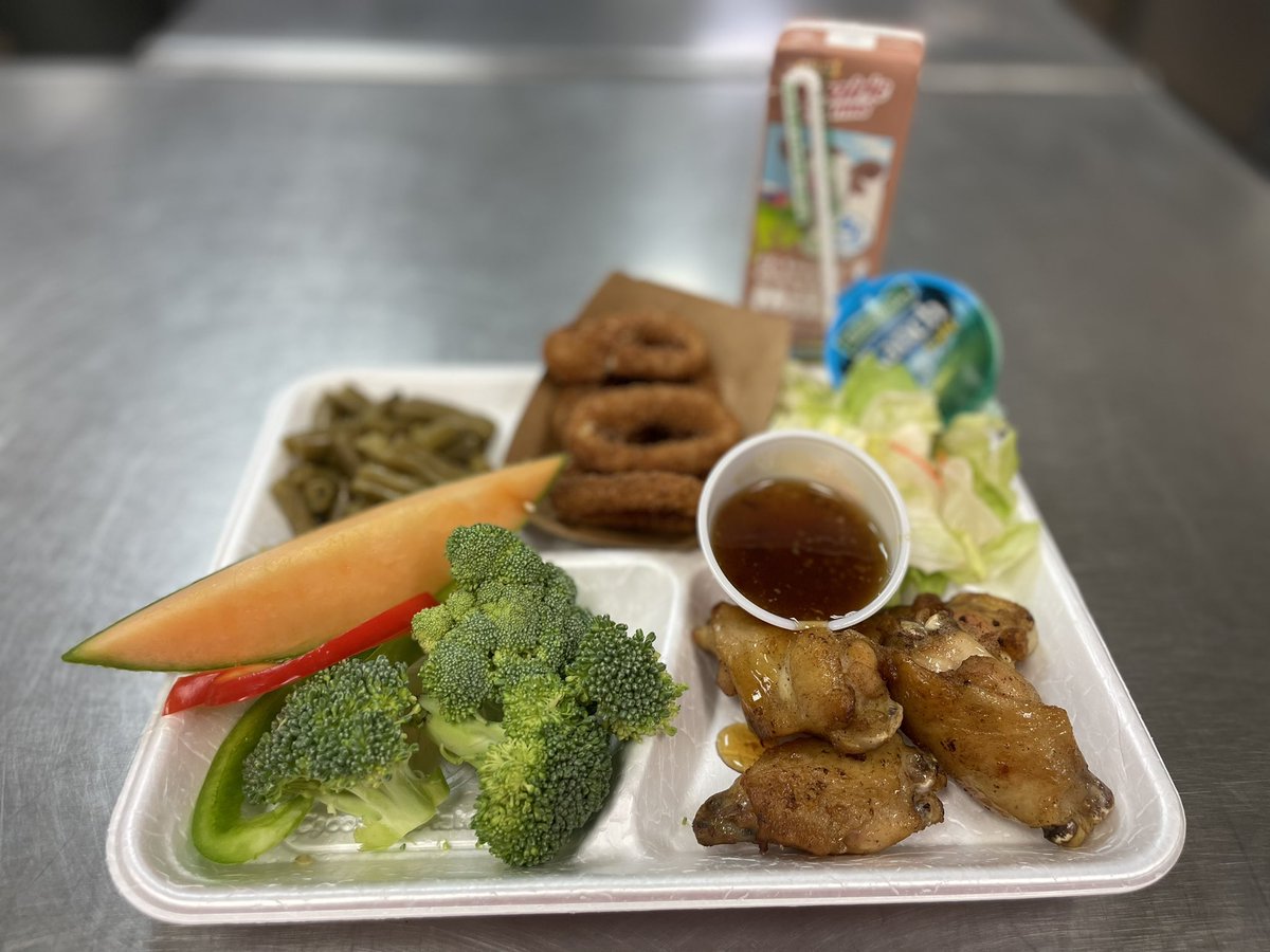 Wings, rings, and cantaloupe! <a href="/CougarsLCHS/">LCHS</a> 🤩💙#LCPride