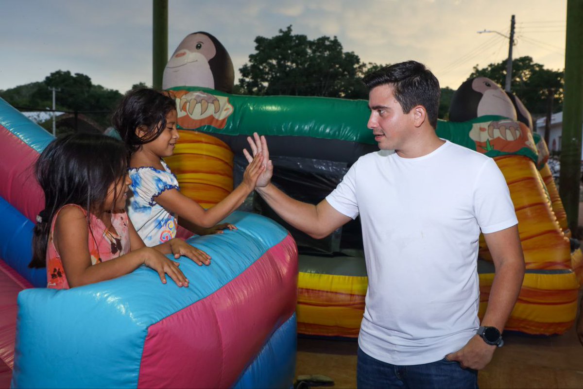Visitamos a los paisanos de Xculoc para inaugurar más de 1,600 metros cuadrados de calle de asfalto, beneficiando cada día a más cheneros con calles dignas y provechamos para saludar a los más peques de Xculoc y Xbilincoc  que disfrutaban de una tarde divertida en los inflables.