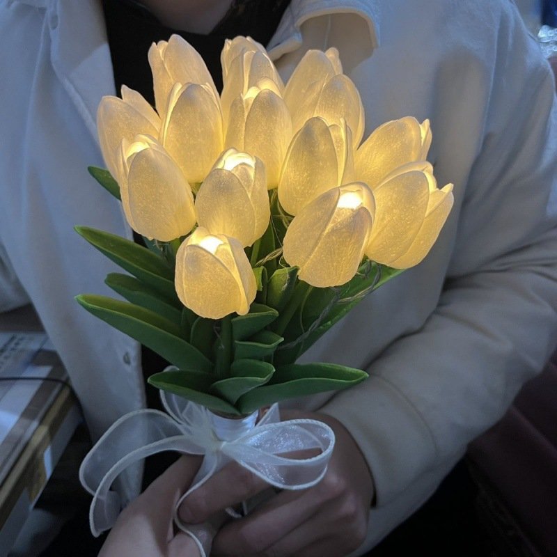 Exulansista's tweet photo. tulip bouquet lamp https://t.co/DqYESbMhgI