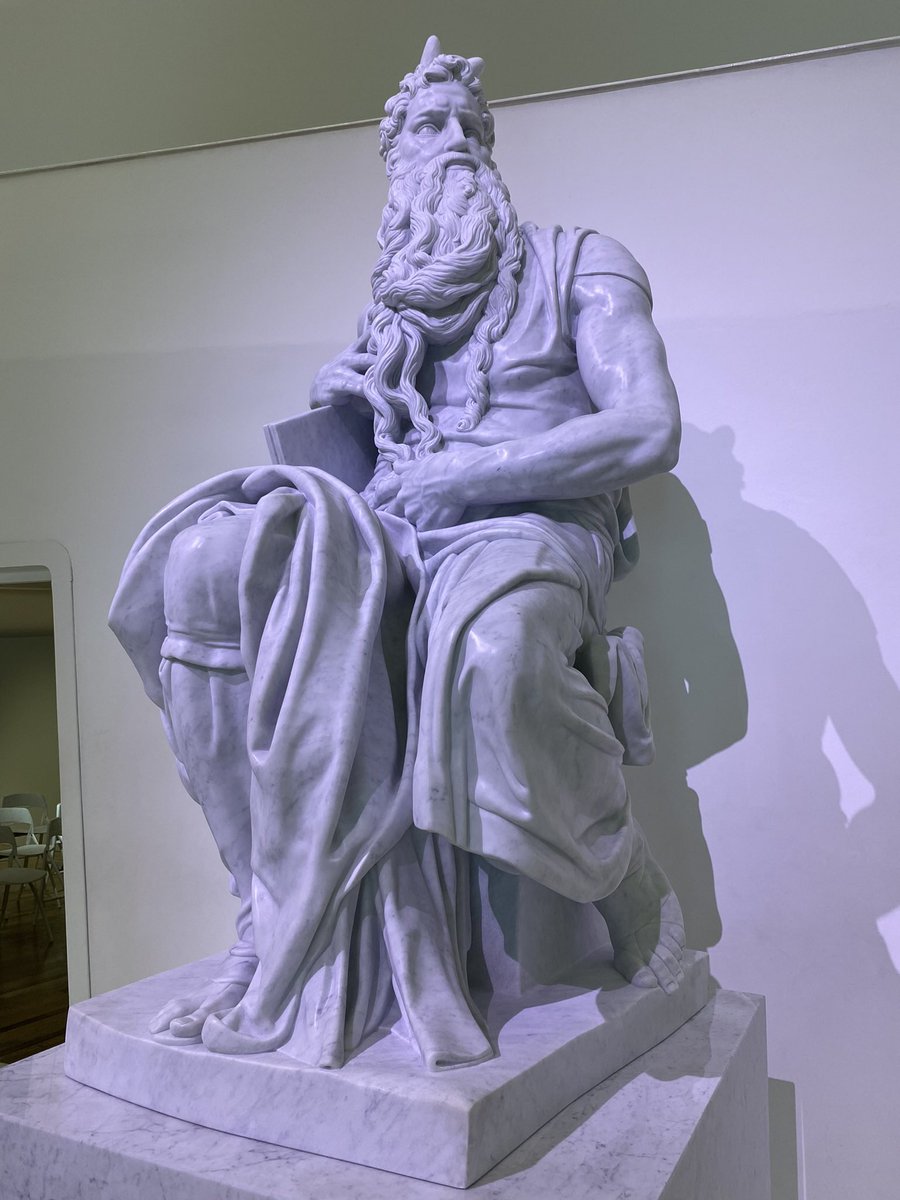 ValeWolf's tweet photo. Amigos, ya está en el Museo Soumaya la réplica del Moisés de Miguel Ángel hecha de mármol. Fue creada con un brazo robótico 🦾y tecnología de punta que escaneó el original y lo recreó idéntico a escala 1:1. Vayan a verlo antes de que se corra la voz y se aperre el museo. #CDMX https://t.co/ud1AuUWosH