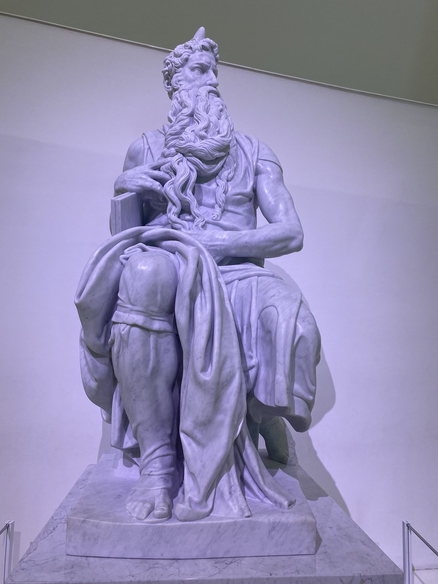 ValeWolf's tweet photo. Amigos, ya está en el Museo Soumaya la réplica del Moisés de Miguel Ángel hecha de mármol. Fue creada con un brazo robótico 🦾y tecnología de punta que escaneó el original y lo recreó idéntico a escala 1:1. Vayan a verlo antes de que se corra la voz y se aperre el museo. #CDMX https://t.co/ud1AuUWosH