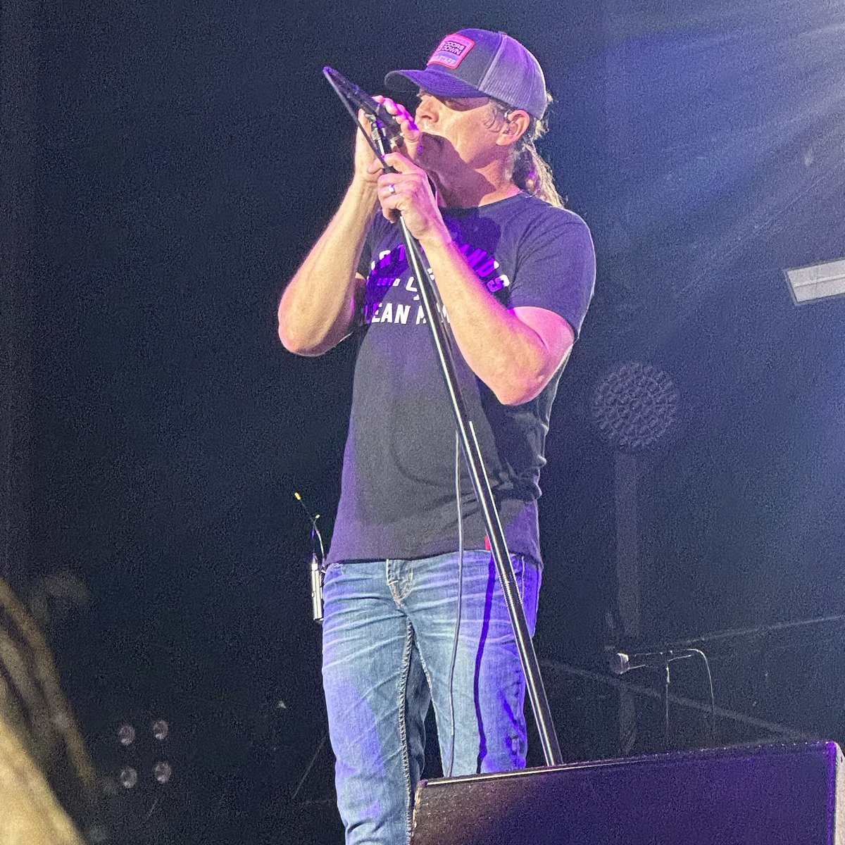 evieluv1's tweet photo. @3doorsdown  #creditonestadium #Fridaynight #LiveMusic https://t.co/SPm2weXoos