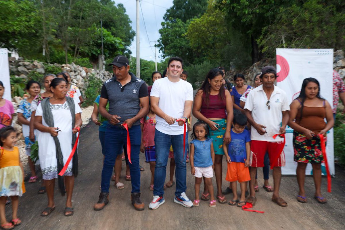 emiliolcal's tweet photo. Visitamos a los paisanos de Xculoc para inaugurar más de 1,600 metros cuadrados de calle de asfalto, beneficiando cada día a más cheneros con calles dignas y provechamos para saludar a los más peques de Xculoc y Xbilincoc  que disfrutaban de una tarde divertida en los inflables. https://t.co/MbRciQosPX