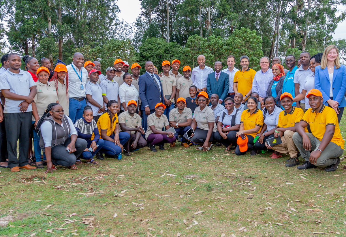 UNICEFKenya's tweet photo. .@unicefKenya &amp; @GenUnlimited_ met with young #agripreneurs benefitting from the public-private youth partnership model by @County_20 &amp; @Kuza_Biashara.

The project is using innovative #technologies to empower young people in #agriculture &amp; #business to improve their livelihoods. https://t.co/naJX5rE670
