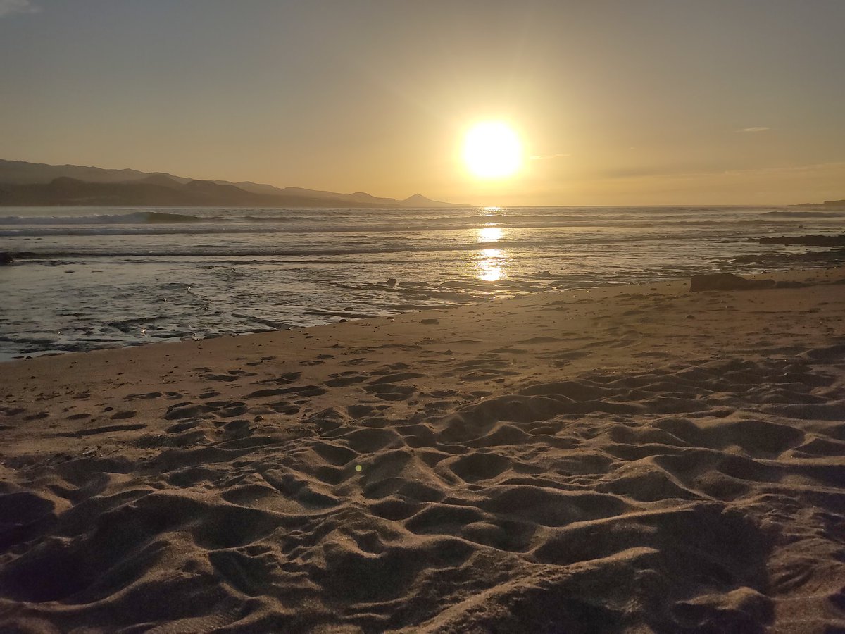 Vicozh's tweet photo. Empezamos el "finde largo" así en #ElConfital 🌊🌴🐚 #GranCanaria ☀️🇮🇨 https://t.co/9fs2e6j101