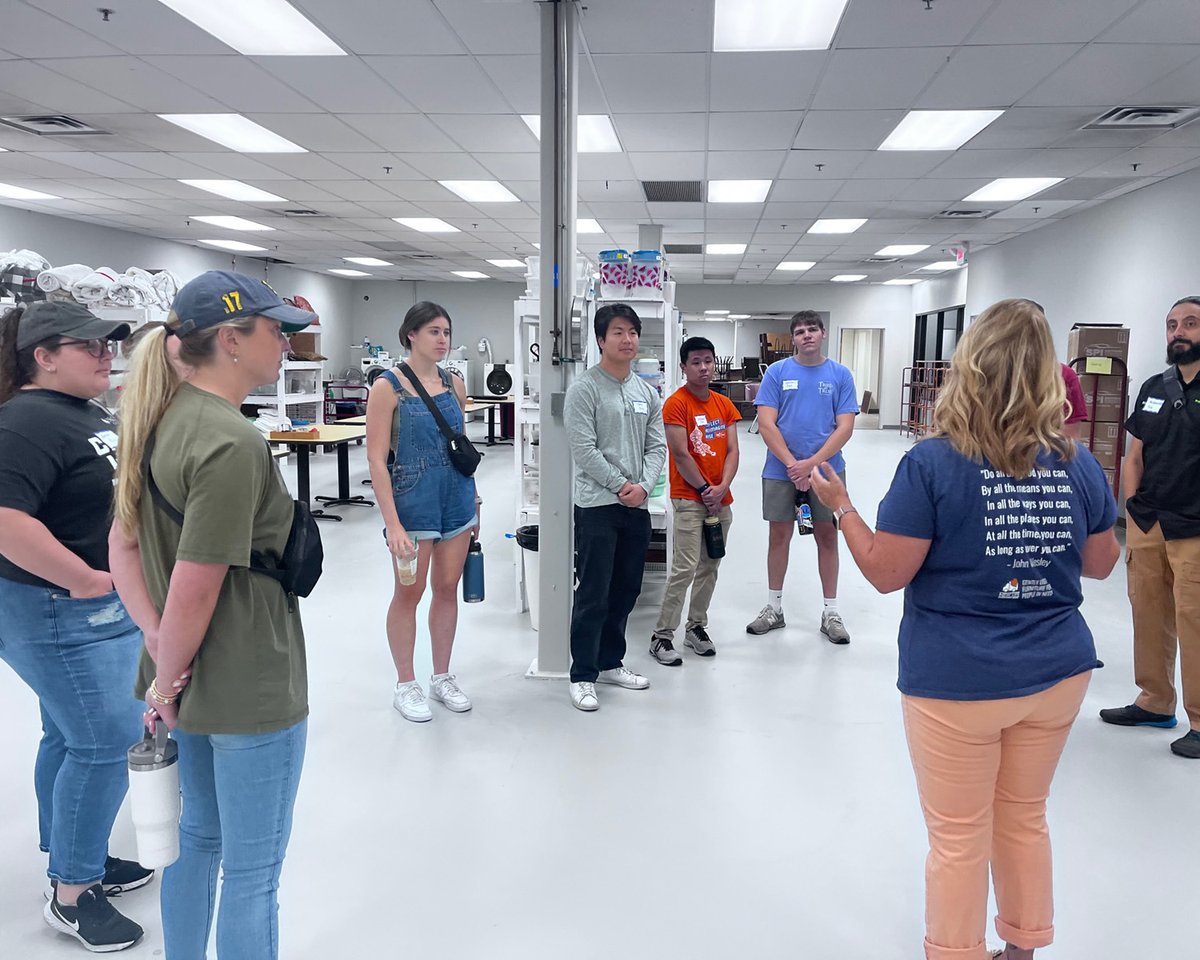 NLFBank's tweet image. Special thanks to our amazing table building volunteers from @proctergamble who built a whopping 32 tables last week! Your contribution will help 32 families in need gather around and eat meals together!
#volunteers #tablebuilding #woodworking #cincyfurniturebank
