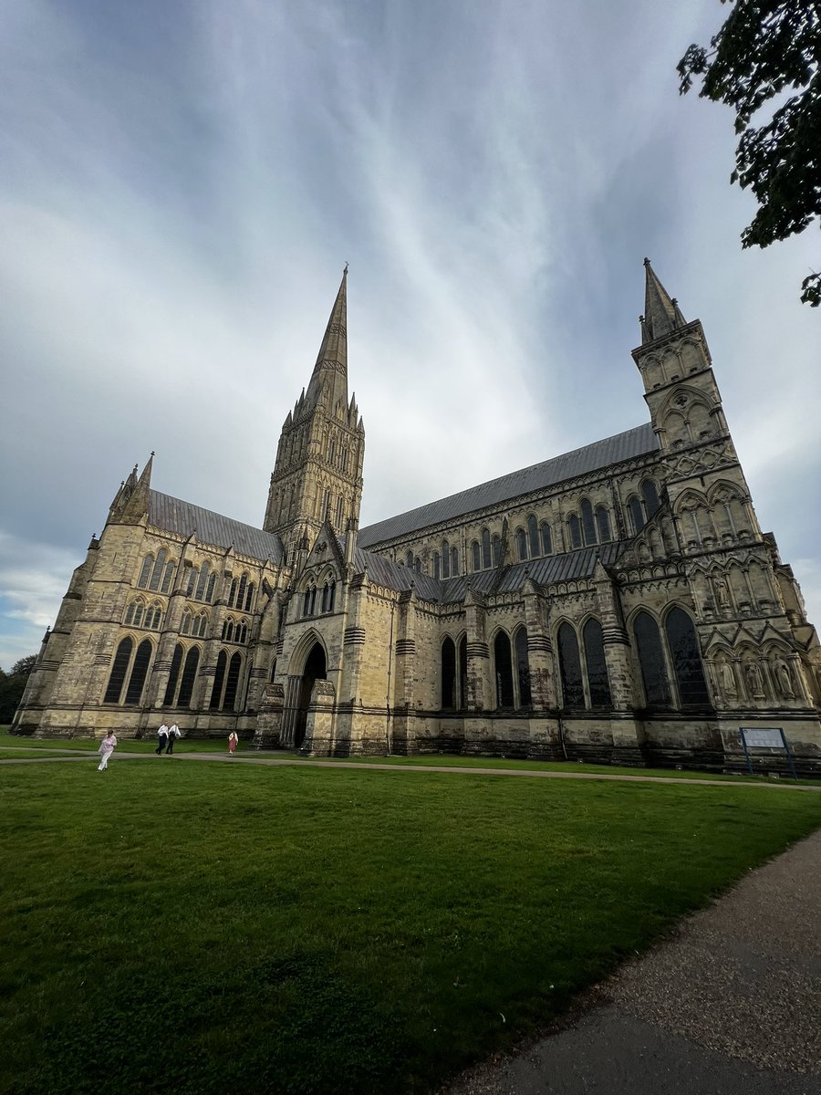 SDHRecruitment's tweet photo. Spending the evening in the beautiful Salisbury Cathedral grounds celebrating all the incredible people who work at @SalisburyNHS. #JoinOurPeople and be part of something special https://t.co/0FHVT6Rj9H