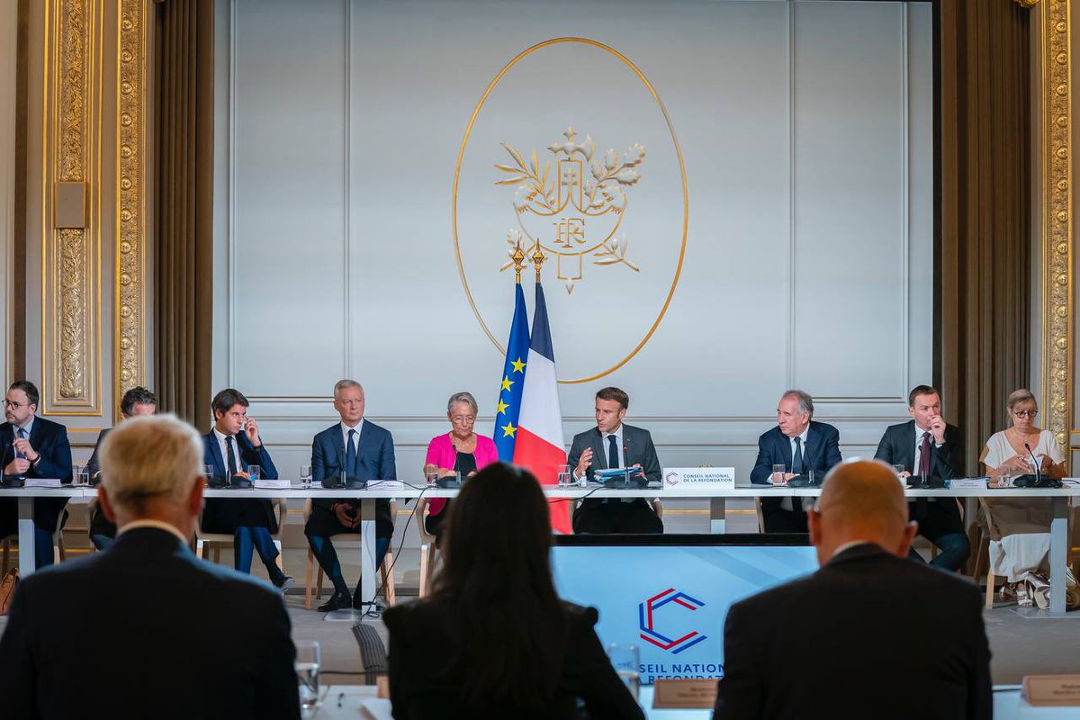 Elisabeth_Borne's tweet image. Le Conseil national de la refondation repose sur un constat clair : la nécessité de nous parler et d’agir en commun pour relever les défis face à nous.

C’est ce que nous faisons, depuis un an, pour apporter des solutions rapides et concrètes sur le terrain.

On continue !