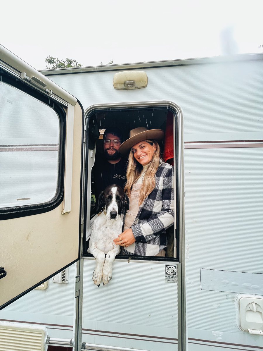 ‘Roe’n i moyn symud nôl i Gymru, doedd Llundain ddim i ni’ 🏕️

Stop glamorising the grind and start glamorising THIS 💚

Pennod 1 ar YouTube S4C | Episode 1 of our new series with Jon &amp; Emilie available now!

🎬 Adeiladu’r Freuddwyd: Camp Out West