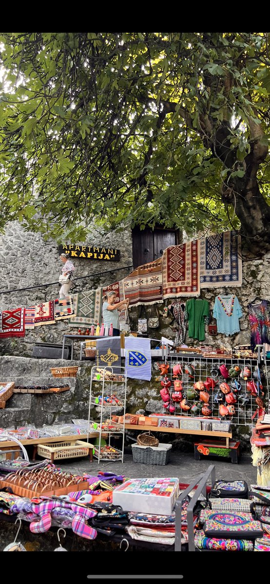 Počitelj , Bosnia 🇧🇦. Nada que ver en ese pueblo. Será los colores de las fotos, mucha pobreza