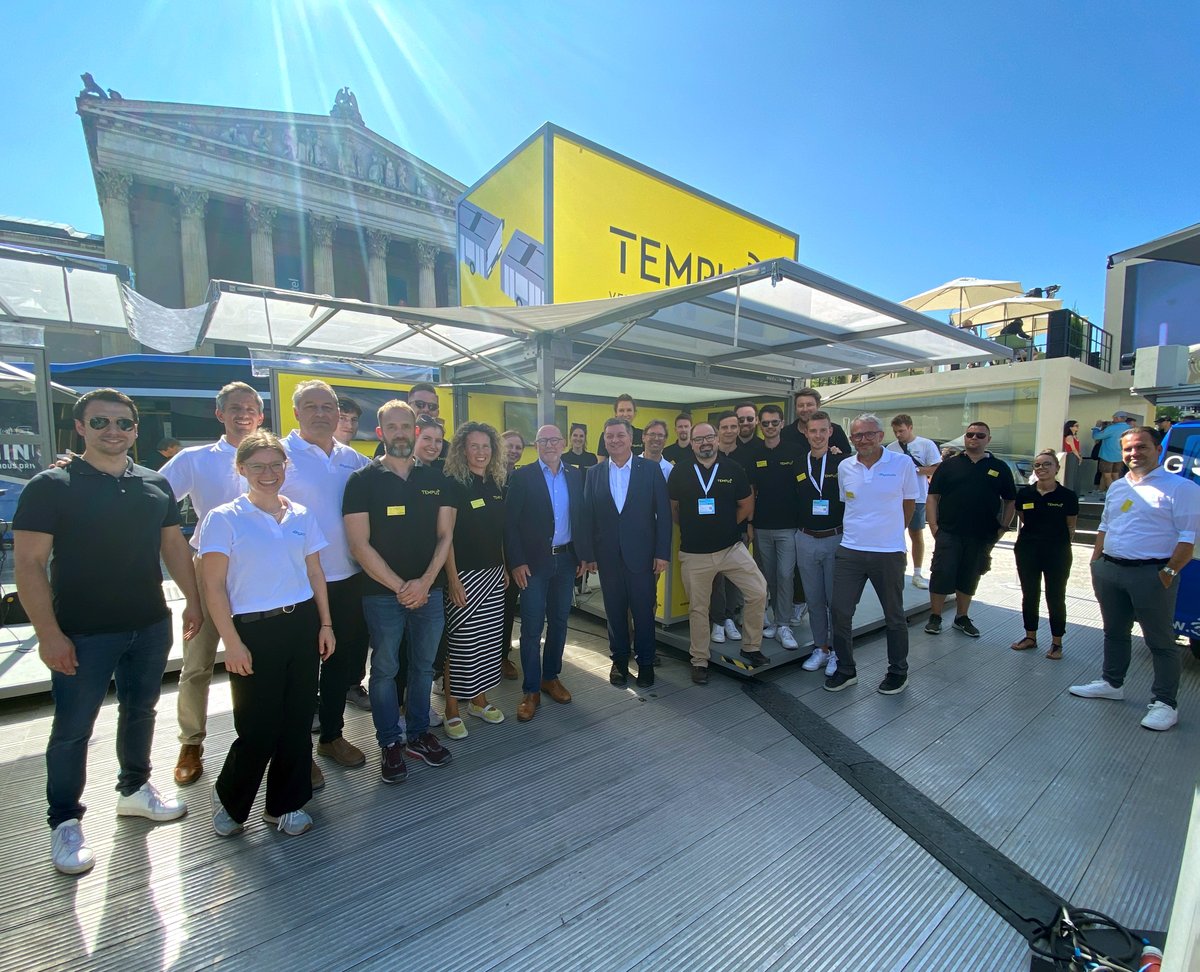 BauenBewegen's tweet photo. #Digitalisierung der #Straßenverkehrsinfrastruktur: StM Christian Bernreiter hat sich spontan am #IAA-Stand von #TEMPUS, dem #Testfeld für automatisiertes und vernetztes #Fahren im Stadtgebiet München, mit @WinneHermann von @bwegtBW getroffen. 🚦📡🚗
ℹ️ https://t.co/HxHuNM2XLK https://t.co/OHQHDwWutx