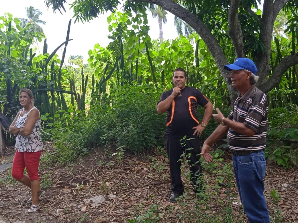 GEORGE80283962's tweet photo. #AnapSantiago: Continúa la visita del Funcionario de la Dirección Nacional de la ANAP a las fincas previstas para  declararlas  #Agroecologicas cómo parte del plan de actividades por el Aniversario 65 del Congreso Campesino en Armas en el municipio Songo La Maya.
@RafaelAnap https://t.co/wypIp4feYp