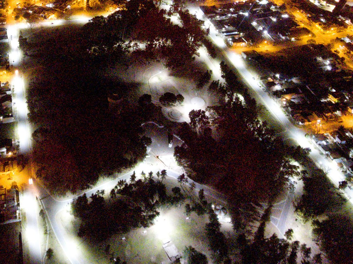 CrosalesPRO's tweet photo. Así luce la nueva iluminación LED instalada por el Municipio en el Parque San Martín
Ya se encuentran funcionando en su totalidad las 59 nuevas luminarias de tecnología LED en el interior del parque y en las calles perimetrales.

https://t.co/9XQhIKAIoh https://t.co/EARVXHVsbq
