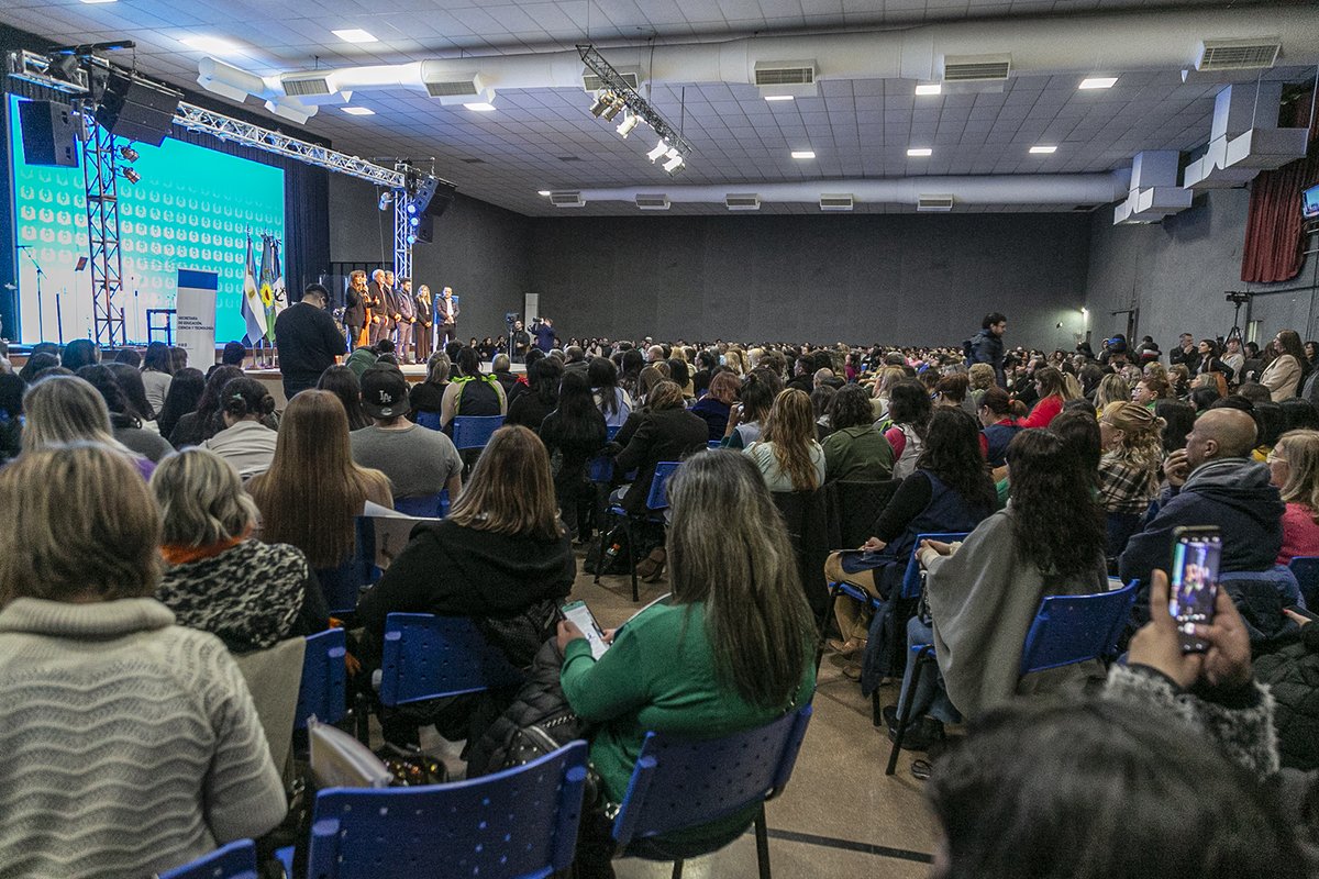CascallaresPJ's tweet photo. 🏫 Hoy abrimos el Séptimo Congreso de Educación de Almirante Brown convocando a todos los actores del sistema educativo a seguir trabajando por una Educación Pública de gestión estatal que sea gratuita, inclusiva y de calidad.

#BrownCrece con más Educación https://t.co/5AYoIHVptc