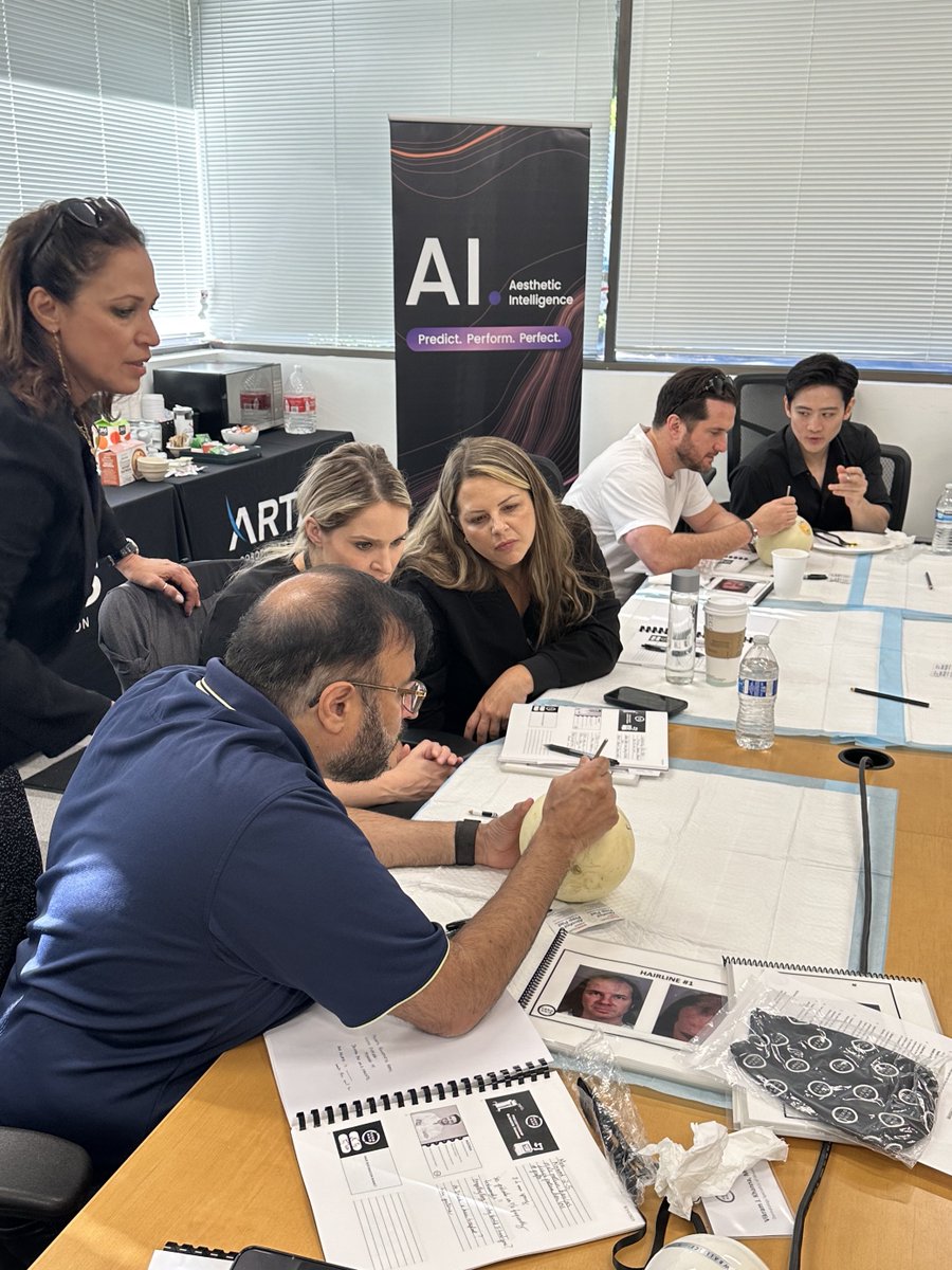 VenusHairAI's tweet photo. 🌟 Elevating Excellence in Hair Restoration! 🚀✨

We are thrilled to share this behind-the-scenes look at our recent VERO Hair™ Preceptorship training event, which took place at the heart of innovation, the Venus head office in San Jose, California. https://t.co/cpeEXNvXld