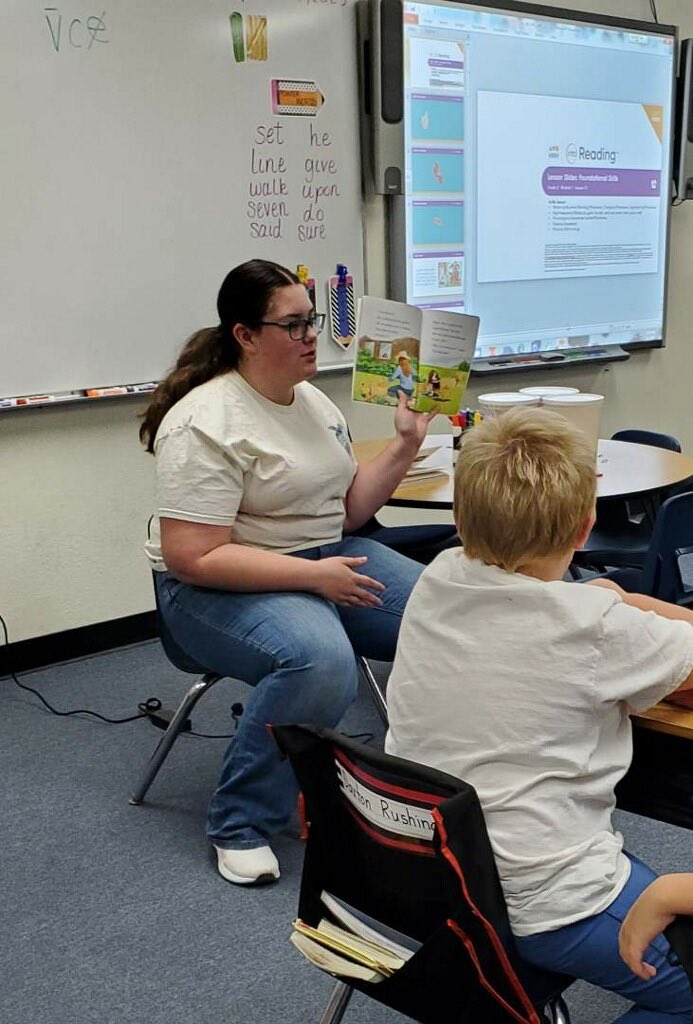 CentralHighFFA1's tweet photo. Chandler and Lacey reading an accurate Ag book to the grade school https://t.co/vd90969gor